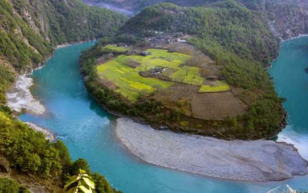 丙中洛海拔多少米:适合去旅行吗?