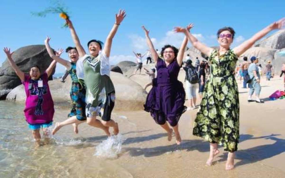  夕阳红旅游团：会玩出新花样吗？ 
