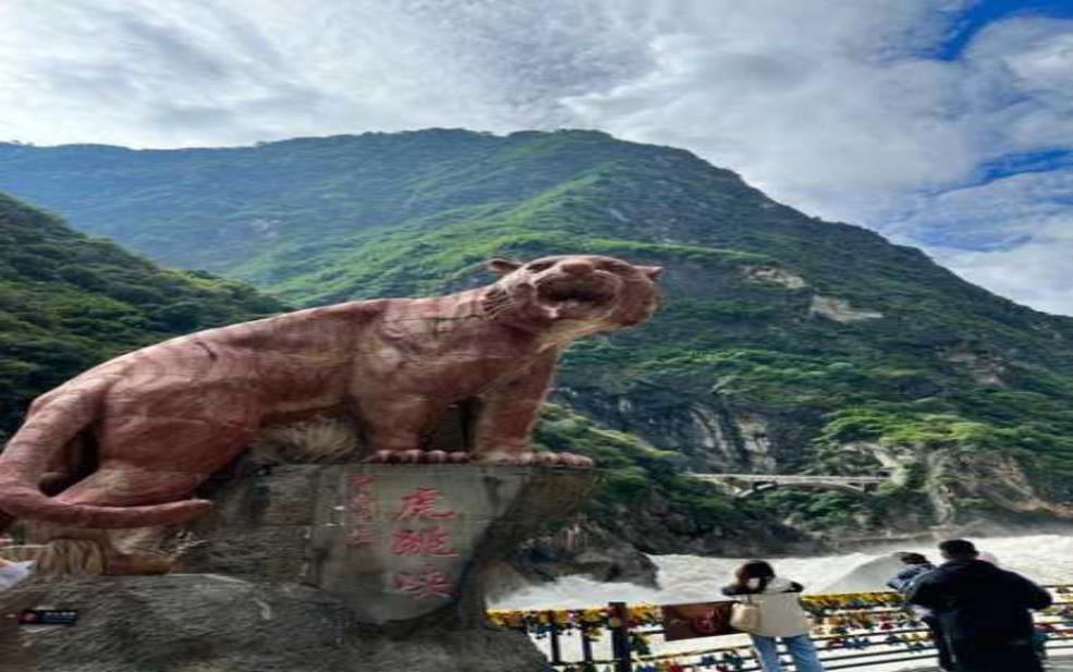 虎跳峡门票多少钱:观光电梯要多少钱?