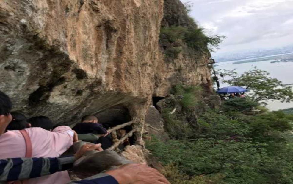 昆明西山海拔:到底能爬到多高的地方?