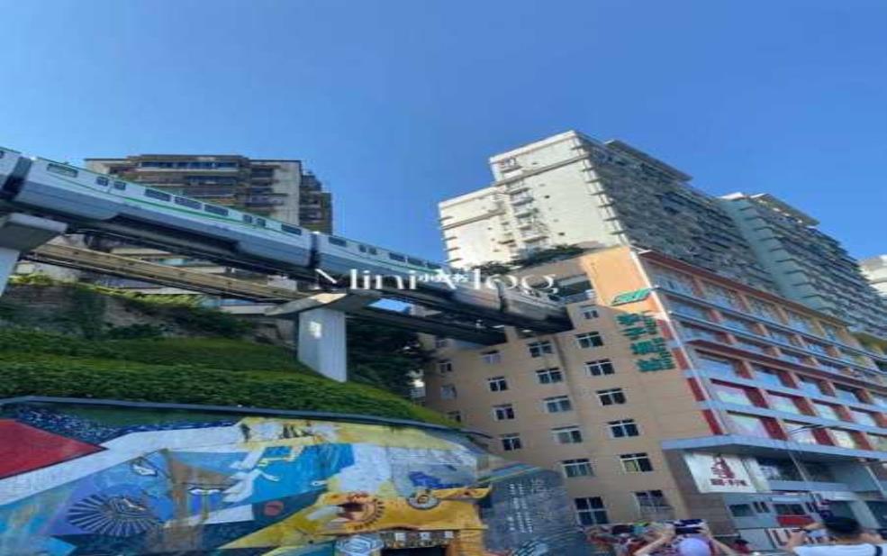  李子坝在哪里：这栋楼里住着人吗？ 