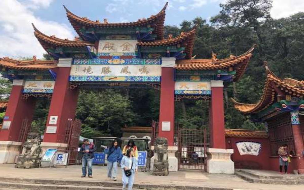  金殿公园简介,吸引着众多游客 