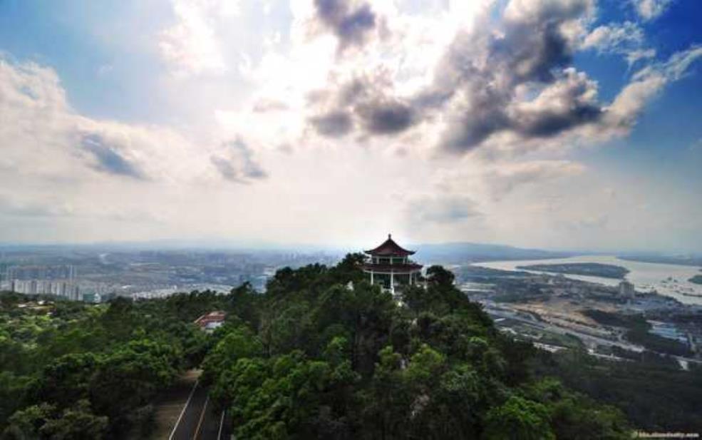 纪元塔:鹤山大雁山上的风景?