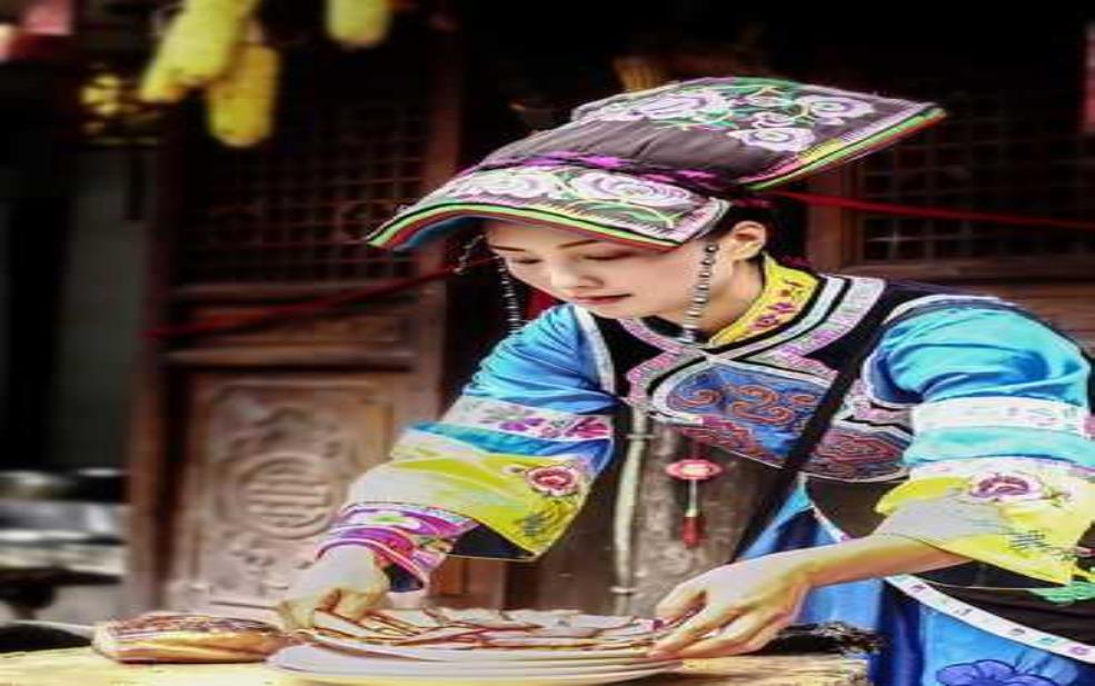 羌族服饰图片:是仙女下凡吗?