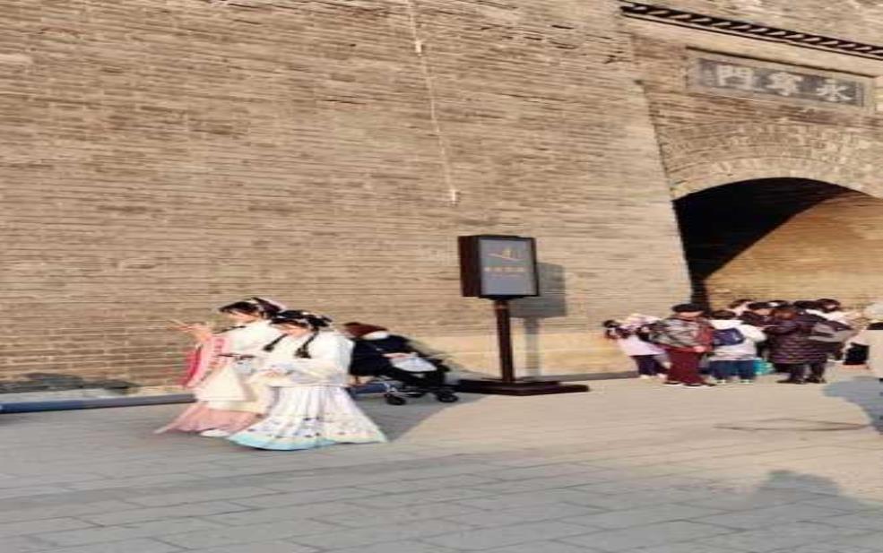  西安旅游穿搭, 如何在古城中时尚出行？ 