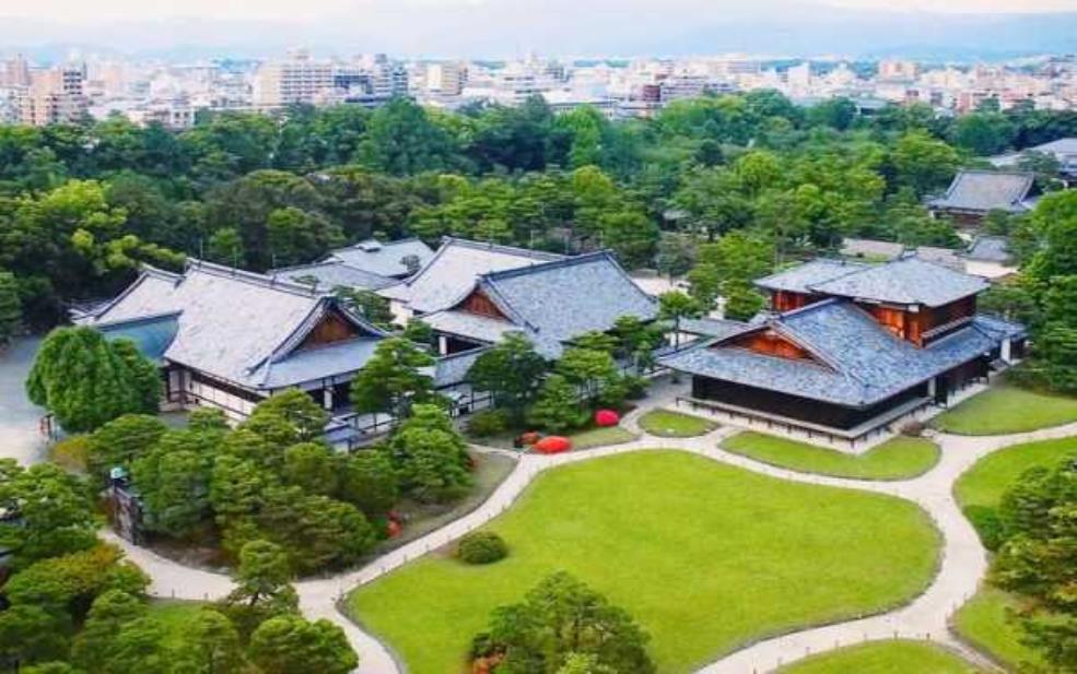  京都御苑，探索历史与自然的完美结合 