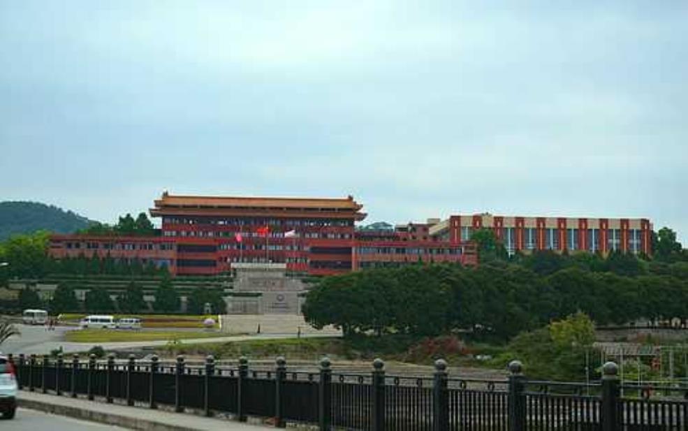 仰恩大学在哪, 探索校园位置与周边环境