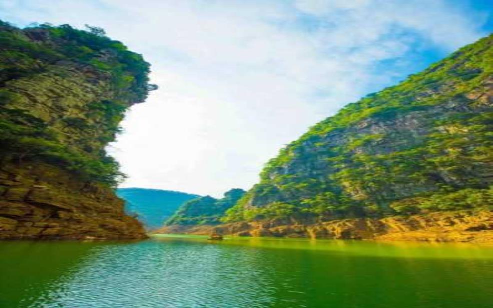  天仙湖：探秘人间仙境的最佳时机是什么？ 