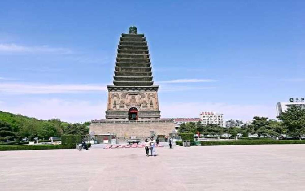  朝阳南塔，探索北京的标志性建筑 