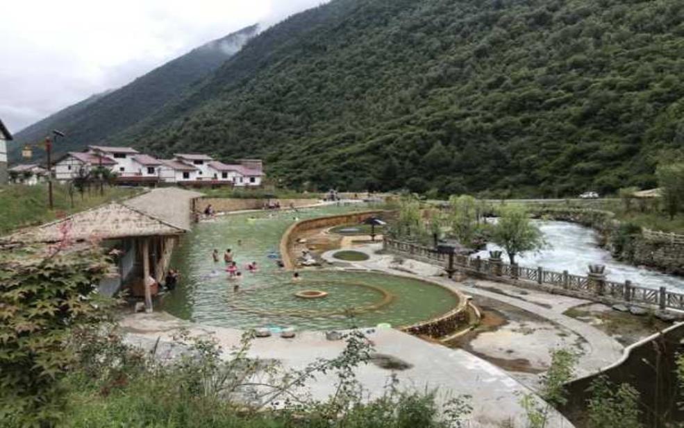  康定温泉，探索这片神奇的天然瑰宝 