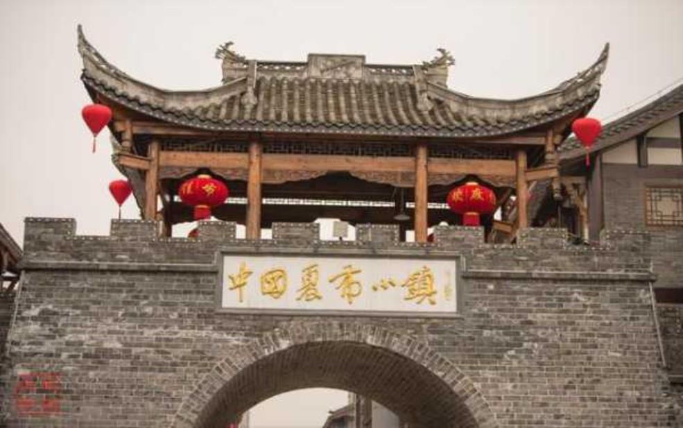  荣布镇：探索这座小镇的独特魅力与风景 
