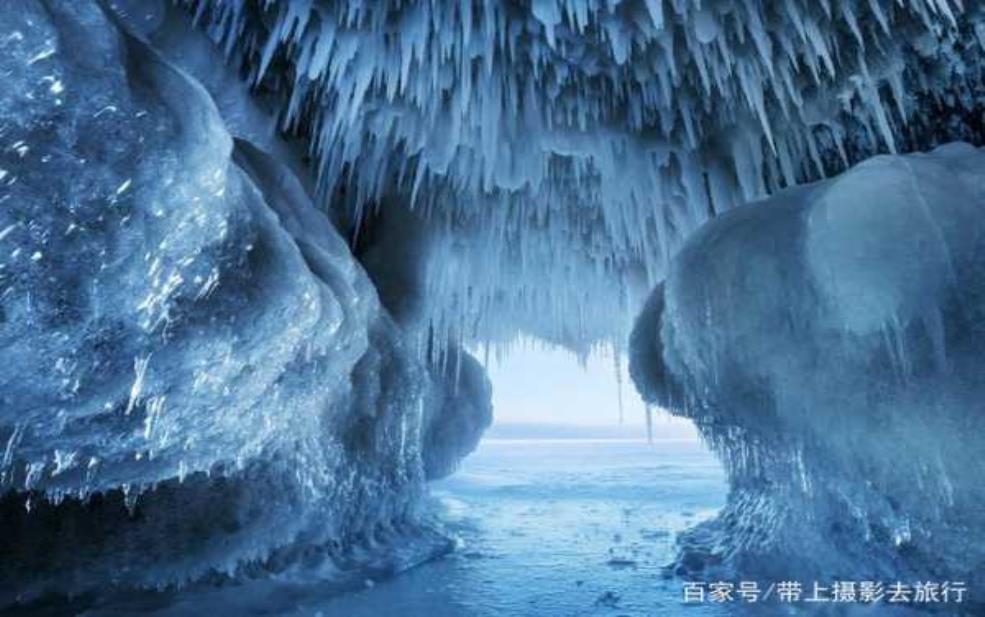 雪山岩，探秘冰雪下的自然奇观 