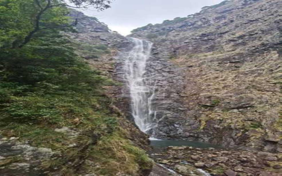  千家峒大泊水瀑布，探秘壮美自然奇观 