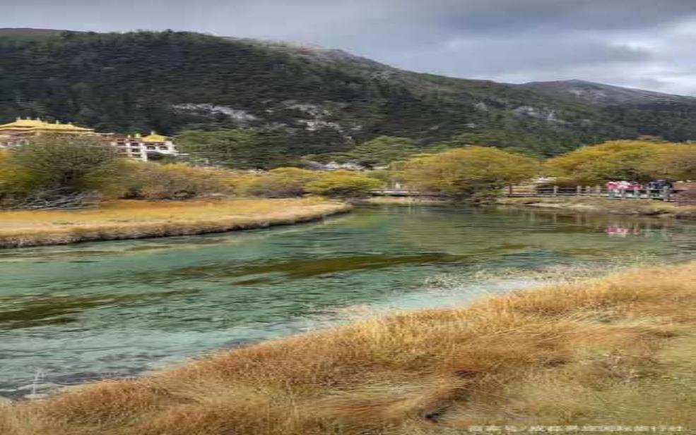 八月稻城天气,适合旅游吗?