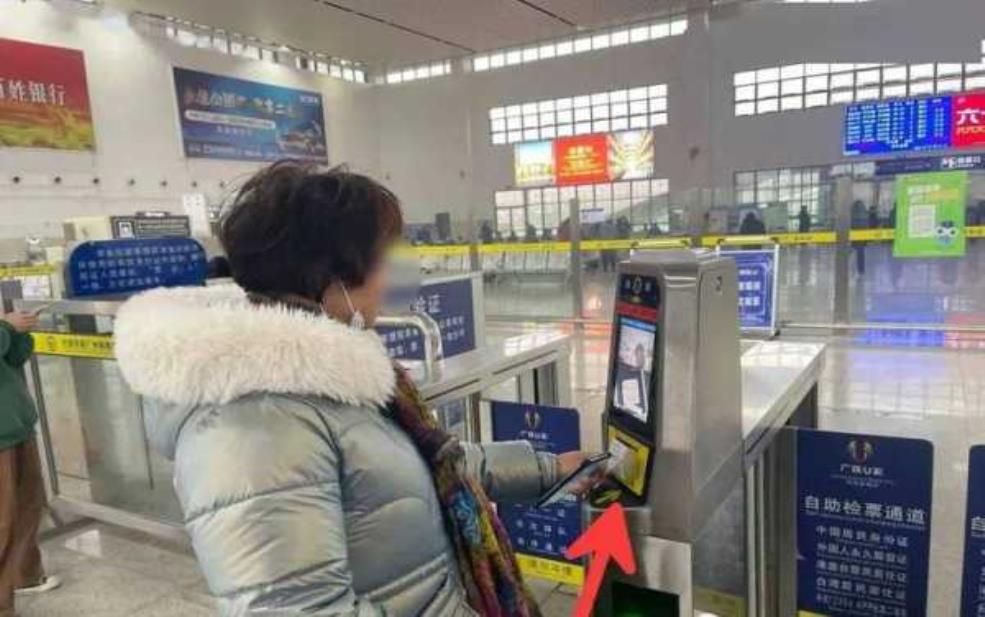  邵阳东站, 便捷出行新选择 