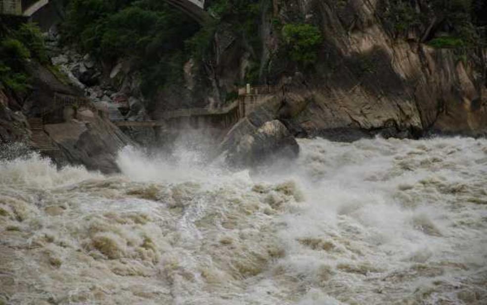 虎跳峡漂流_探索这座峡谷的惊险与美丽