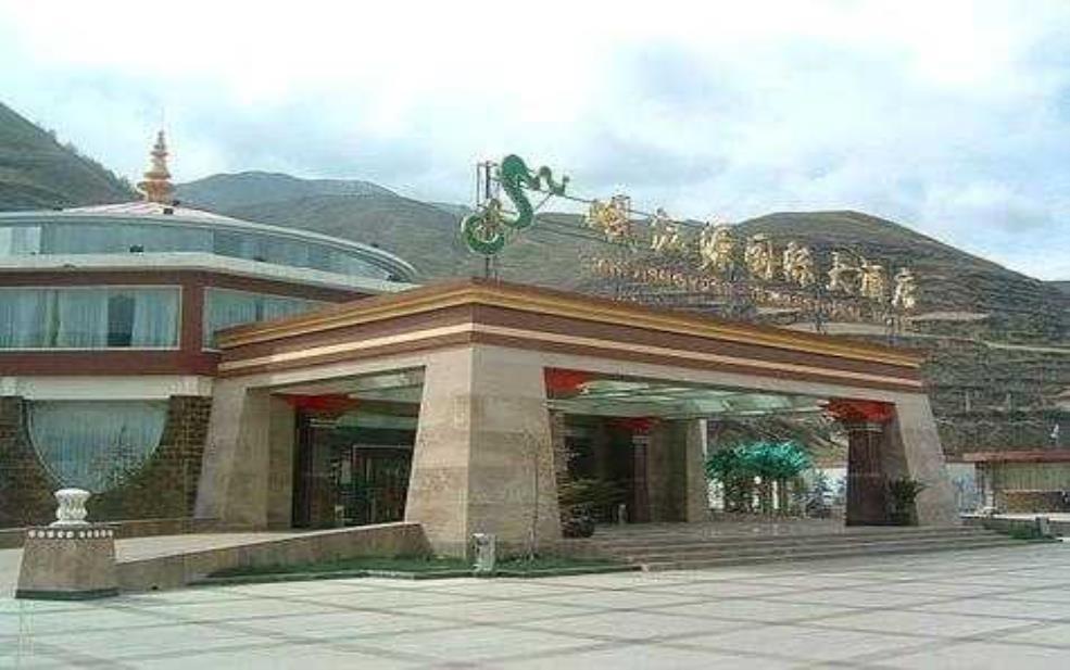 岷江源国际大酒店_体验奢华服务与自然风光